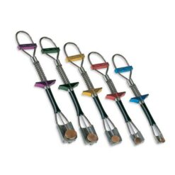 Das Bild zeigt die Camp Ball Nuts Klemmgeräte auf weißem Hintergrund. Die fünf Klemmgeräte iegen leicht schräg nebeneinander. Von links nach rechts violett, grün, gelb, rot und blau. Die Karabinerösen stehen nach oben, der Klemm Mechanismus nach unten.