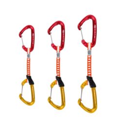Das Bild zeigt drei Evo Expressschlingen von Climbing Technology. Die Express steht aufrecht im Bild. Oben der rote hakenseitige Karabiner, in der Mitte die weiss-rote Expressschlinge, unten der gelbe seilseitige Karabiner. Die Schnapper schauen nach links.