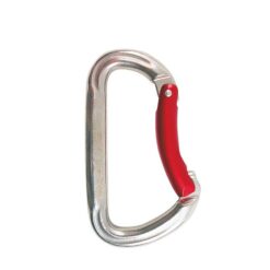 Das Bild zeigt einen silbernen Kong-Bent-Gate-Stahlkarabiner mit rotem Schnapper in der Mitte eines weißen Quadrates. Die Karabineröffnung schaut nach Rechts.