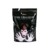 Das Bild zeigt eine Austrialpin Chalk Packung. Der schwarze Beutel ist von vorne zu sehen. Man erkennt deutlich den Joker miz denweißen Händen und den Schriftzug The Chalker.