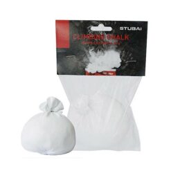 Das Bild zeigt den Stubai Chalkball MgPro. In einem weißem Quadrat ist der Chalkball in seiner Verpackung in der Mitte, bzw. ohne VErpackung links vorne zu sehen.