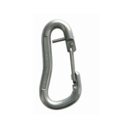 Das Bild zeigt einen silbernen Umlenkkarabiner in der Mitte eines weißen Quadrates. Die Karabineröffnung schaut nach rechts.