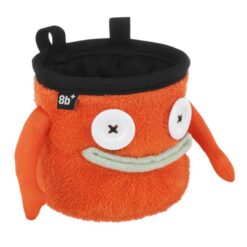 Das Bild zeigt das Chalkbag Monster Floyd von leicht links oberhalb. Der orange, lustige Magnesiumbeutel hat zwei Knöpfe als Augen und einen grauen Mund sowie zwei seitliche Arme.