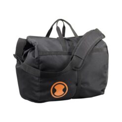 Das Bild zeigt den Skylotec Transporter 100 Seilsack. Der schwarze Seilsack ist leicht schräg in Bildmitte zu sehen. Man erkennt seine Form und Funktion.