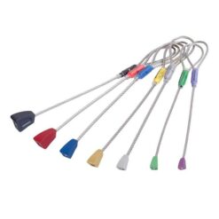 Das Bild zeigt ein Set DMM Halfnuts Klemmkeile mit 7 Größen. Die Keile liegen als Fächer ausgebreitet in Bildmitte. Die bunten Alu Köpfe und Drahtschlingen mit den passenden Farbringen sind super zu erkennen.