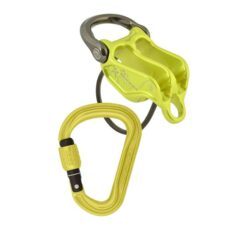 Gelbes DMM Pivot Sicherungsgerät mit Karabiner auf weißem Quadrat.