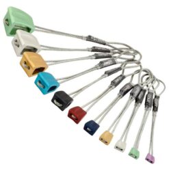 Das Bild zeigt das DMM Wallnuts Klemmkeile Set mit den Größen 1-11. Das Set liegt fächerförmig in Bildmitte. Man erkennt die unterschiedlichen Farben und Größen der Keile, sowie deren Drahtschlingen.