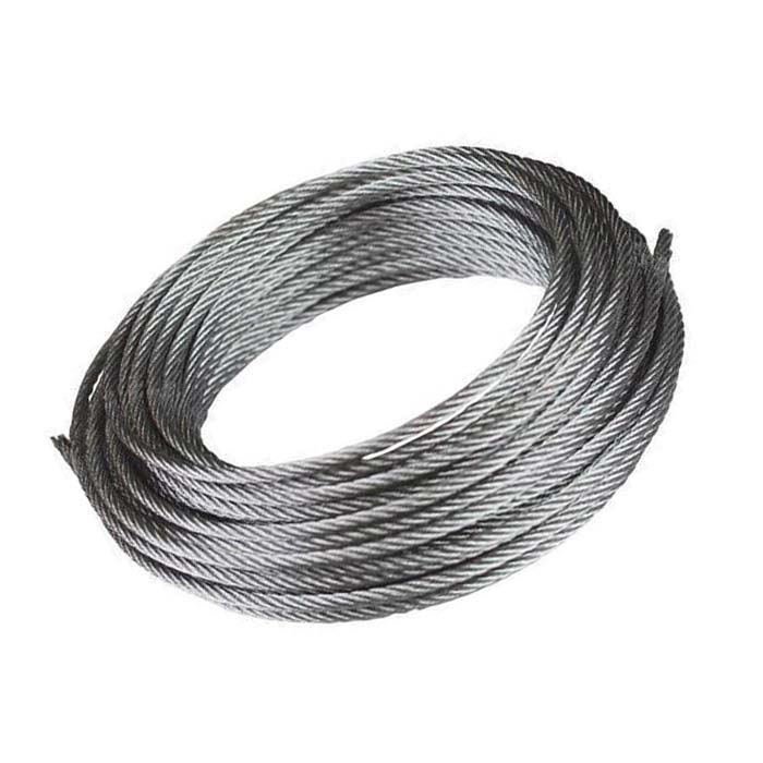 Das Bild zeigt eine Rolle Klettersteig Drahtseil Edelstahl 14mm. Die Rolle liegt schräg in Mitte eines weißen Quadrates.