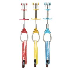 Das Bild zeigt ein Set Wild Country Zero Friends der Größen 0,1 sowie 0,2 und 0,3. Die drei Klemmgeräte stehen aufrecht und nebeneinander in Bildmitte, mit den Klemmbacken nach oben. Man erkennt wunderbar alle Produktdetails.