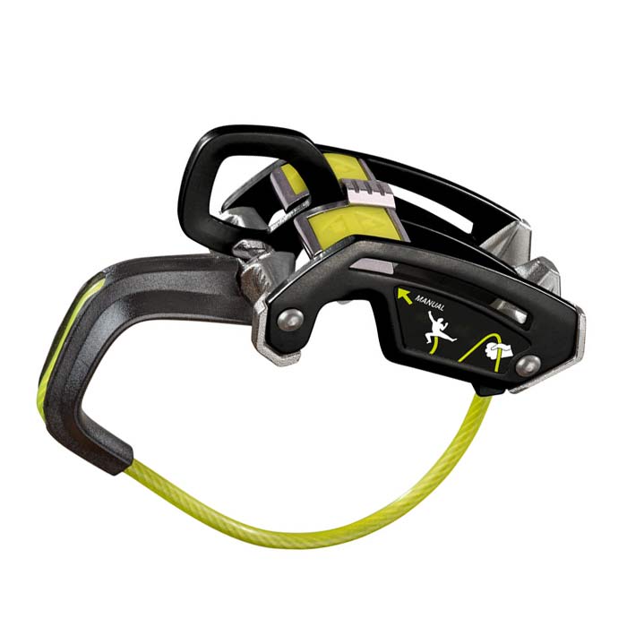 Das Bild zeigt das Edelrid Giga Jul Sicherungsgerät. Es liegt in Bildmitte, man blickt von leicht links oberhalb darauf. Man erkennt das Gerät mit dem gelbem Drahtbügel an der Unterseite, dem schwarzen Körper, die beiden Seilschlitze sowie den gelben Schieber für die beiden Sicherungsmodi.