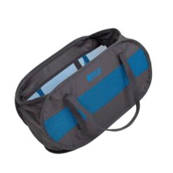 Das Bild zeigt den LACD Rope Bucket Allround. Der Seilkorb in schwarz-blau steht schräg in Bildmitte. Man erkennt das seitliche MEsh gewebe sowie die großen Trageriemen.