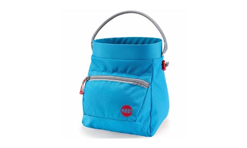 Das Bild zeigt ein blaues Boulder Chalkbag. Zu sehen ist der Boulder Magnesiumbeutel in einem weißem Rechteck optimiert für die Darstellung in einem Online Klettershop.