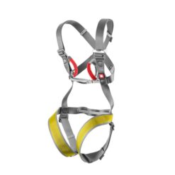 Das Bild zeigt den Ocun Mojo Kinderklettergurt. Das Klettergeschirr ist ausgebreitet und aufrecht in Mitte eines weißen Quadrates zu sehen. Man erkennt alle Produktdetails wie die Beinschlaufen, Schnallen und den integrierten Brustgurt und die roten Einbindeschlaufen..