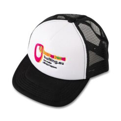 Das Bild zeigt das bolting.eu Baseball Cap. Das schwarz-weiße Cap ist in Bildmitte, man erkennt den bunten Stick und das Hersteller Label auf dem Schild.