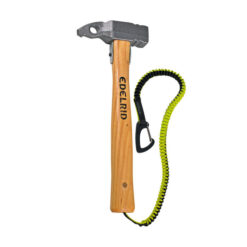 Das Bild zeigt den Edelrid Hudson Felshammer mit braunem Holzstiel und silbernen Hammerkopf inklusive grüner Sicherungsschlaufe.
