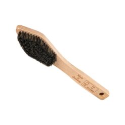 Das Bild zeigt die Mantle Boulderbürste Fontainebleau. Die Bürste liegt schräg im Bild mit dem dunkelbraunen Bürstenkopf links oben und dem hellbraunen Stiel nach rechts unten.