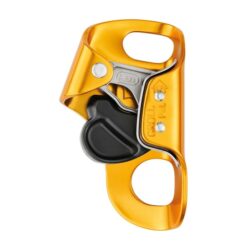 Das Bild zeigt die orange Petzl Croll Bruststeigklemme. Man erkennt die Form, die Klemmnocken und eingravierten Symbole im Alu RAhmen sowie den schwarzen Sicherheitsriegel zum Öffnen und Schließen.