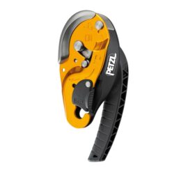 DAs Bild zeigt das orange-schwarze Petzl ID S Abseilgerät. Es liegt inmitten eines weißen Quadrates, der schwarze Ablasshebel steht rechts nach unten Das orange Gehäuse ist links.