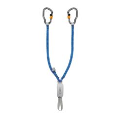 Das Bild zeigt das Petzl Scorpio Vertigo Klettersteigset mit blauen Armen und grauem Bandfalldämpfer. Die Karabiner am Ende sind grau und orange.