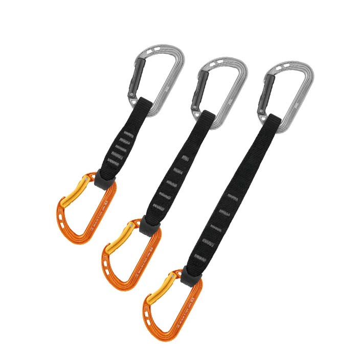 Drei unterschiedlich lange, orange - schwarze Petzl Spirit Expressschlingen nebeneinander.