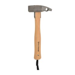 Das Bild zeigt den Yosemite Hammer, einen Black Diamond Felshammer mit grauem Hammerkopf, hellbraunen Stiel mit schwarzem Logo und kurzer Bandschlinge.