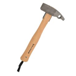 Das Bild zeigt den Yosemite Hammer, einen Black Diamond Felshammer mit grauem Hammerkopf, hellbraunen Stiel mit schwarzem Logo und kurzer Bandschlinge.
