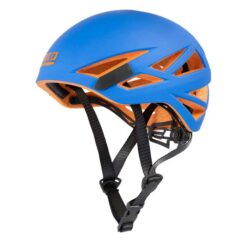 Das Bild zeigt den LACD Defender Kletterhelm in blau mit oranger Innenschale. Man sieht auch den Kinnriemen.