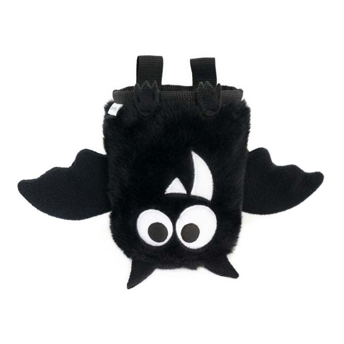 Das Bild zeigt ein schwarzes Fledermaus Chalkbag auf einem weißem Quadrat.