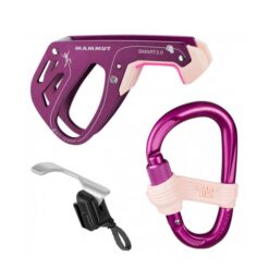 Das Bild zeigt das Mammut Smarter Belay Package in violett auf einem weißem Quadrat. MAn sieht das Smart 2.0, den HMS KArabiner und den Smarter Klips.