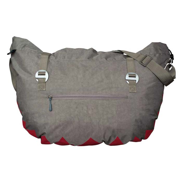 Das Bild zeigt den grauen 8b Plus Seilsack Greg in geschlossenem Zustand.