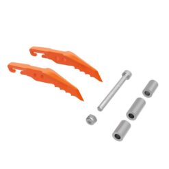 Das Bild zeigt die Petzl Frontzacken Lynx mit zwei orangen Zacken, einer Schraube und den Abstandhaltern.