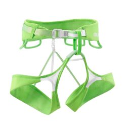 Das Bild zeigt den neon-grünen Edelrid Ace Klettergurt aufgespannt vor weißem Hintergrund. Man erkennt alle Schlaufen und Bänder sowie die Gurt Form.