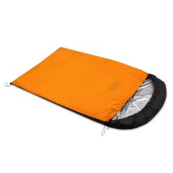 Das Bild zeigt den LACD Biwaksack Light II mit oranger Oberseite und Kapuze.