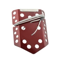 Roter DMM Deadman Firnanker mit silbernen Stahlkabel.