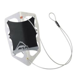 Das Bild zeigt einen großen, silbernen Firnanker mit schwarzer Kunststoffplane und einem Stahlkabel.