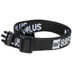 Schwarzer 8b+ Gürtel für Monster Chalkbags mit Markennamen in weiss darauf.