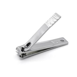 Kleiner Nagelknipser in Silber für Kletterer auf weißem Quadrat.