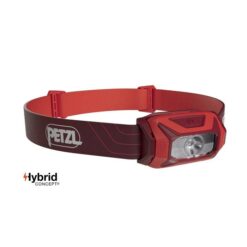 Rote Petzl Tikkina Stirnlampe von der Seite auf weißem Quadrat.