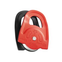 Rot - schwarze Petzl Minder Seilrolle halb geöffnet von der Seite.