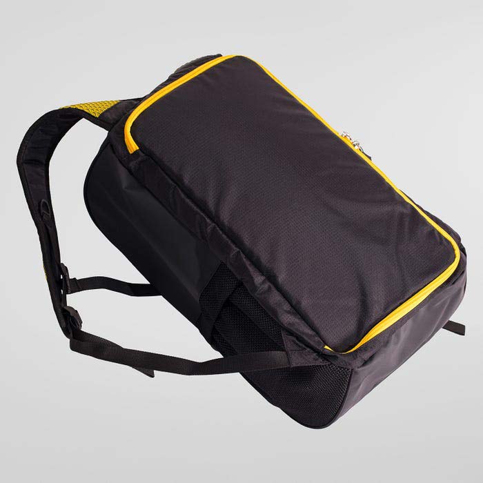 Rückseite eines schwarzen La Sportiva Seilsacks.