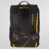 Schwarze Rückseite des La Sportiva Climbing Bag mit Schulterträgern.
