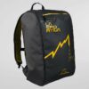 Schwarzer La Sportiva Climbing Bag von der Seite mit gelbem Schriftzug und Bergspitzen Logo.
