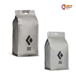 Zwei graue Packungen Black Diamond Chalk White Gold mit 200 und 300 Gramm schräg nebeneinander.