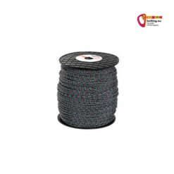 Eine schwarze Rolle 3mm Reepschnur zentriert auf weißem Quadrat.