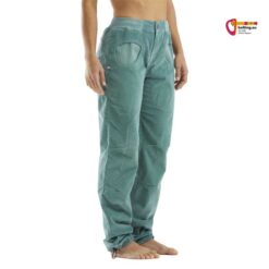 Türkise E9 Onda VS Thymus Damen Kletterhose von der Seite mit Bauch eines Modell vor weißem Hintergrund.