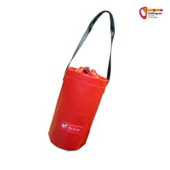 Roter Kop de Gas TPU Gear BAg mit schwarzer Schlaufe auf weißem Hintergrund.
