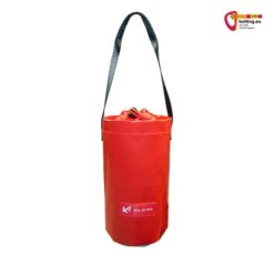 Roter Kop de Gas TPU Gear BAg mit schwarzer Schlaufe auf weißem Hintergrund.