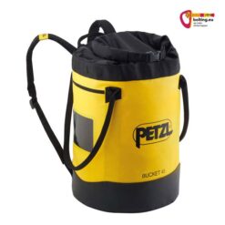 Gelber Petzl Bucket 45 Transportsack auf weißem Hintergrund.