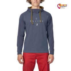 Modell mit graublauem Rafiki Traverse Kletter Langarmshirt und roter Hose von vorne.